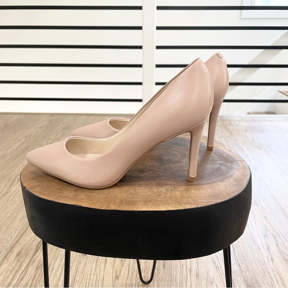 7.5 10 NINE WEST light tan blush neutral, leather pointed toe heels - Picture 9 of 10
